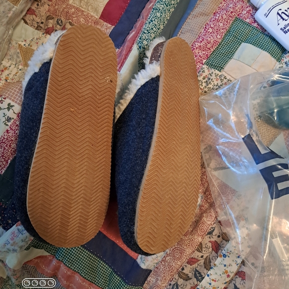 Winter Sheep Slippers - Picture 2 of 3